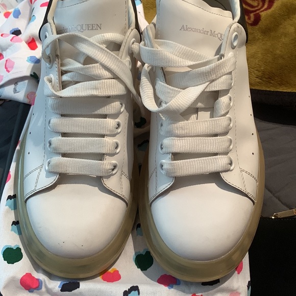 Alexander McQueen - Picture 4 of 6